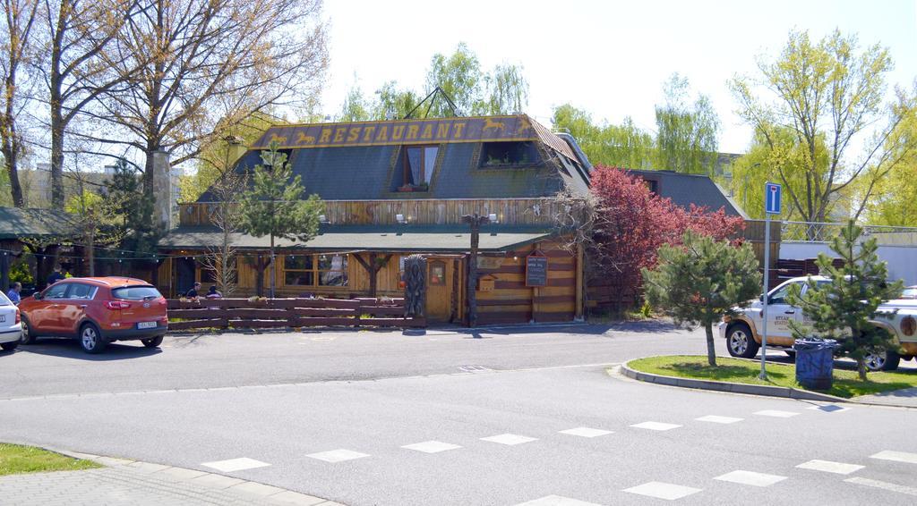 Restaurant A Penzion Steak Station Pardubice Buitenkant foto