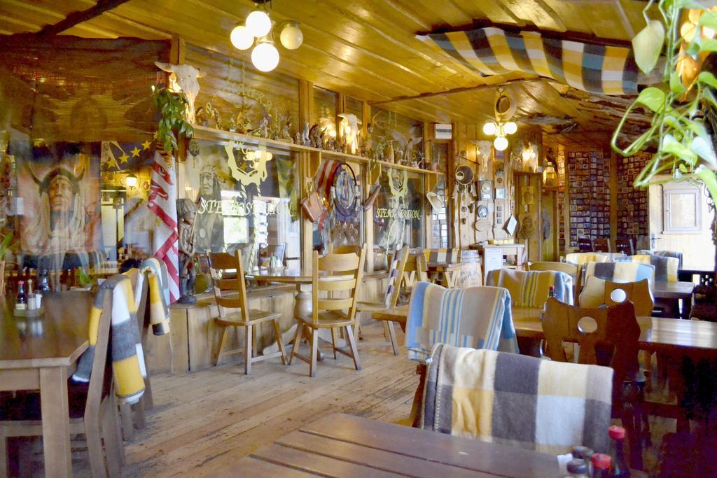 Restaurant A Penzion Steak Station Pardubice Buitenkant foto